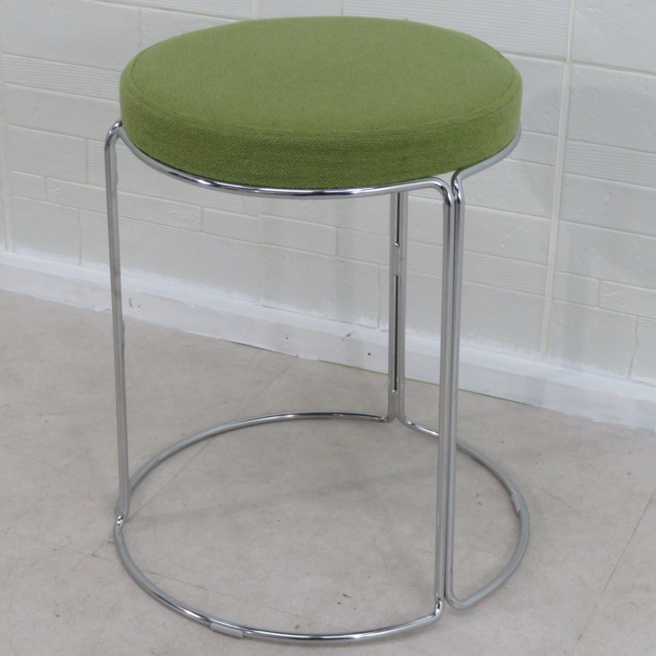 アンティーク調 丸型スタッキングスツール - インダストリアル脚