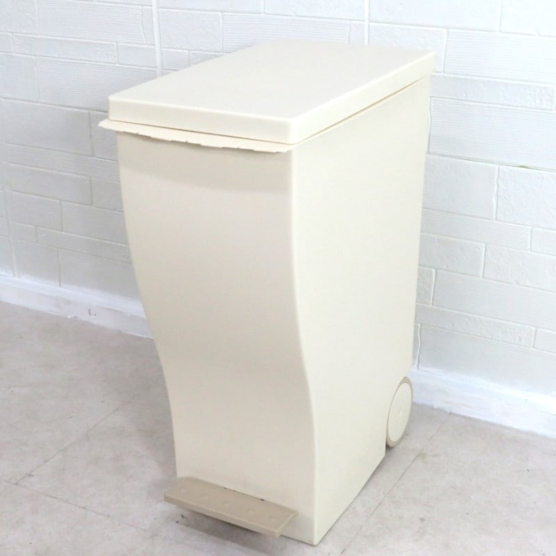 岩屋マテリアル Kcud クード ダストボックス ホワイト ペダル ゴミ箱 ごみ箱 フタ 蓋 33L キャスター 分別 便利 YH13727 中古オフィス家具 配送サイズ140