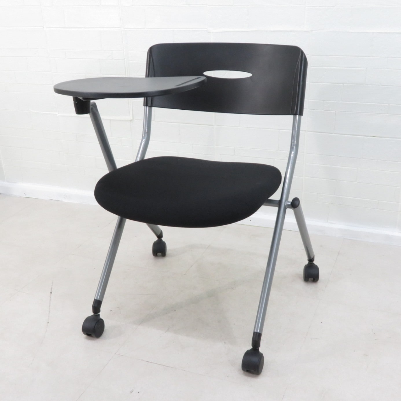 折りたたみ椅子 8脚セット テーブル 付き 完成品 折りたたみチェア 背付き メモ台付き パイプ椅子 パイプイス ミーティングチェア チェア 送料無料