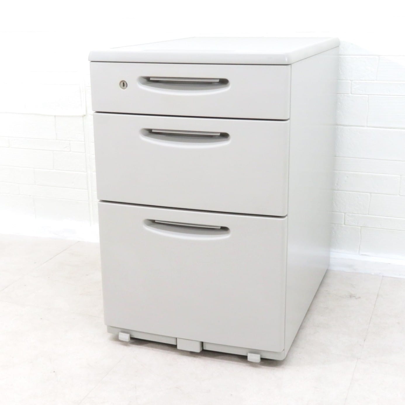 オカムラ 袖机・ワゴン プロユニットシリーズ インワゴンキャスター付き鍵付き　③ オカムラ 袖机・ワゴン プロユニットシリーズ インワゴン