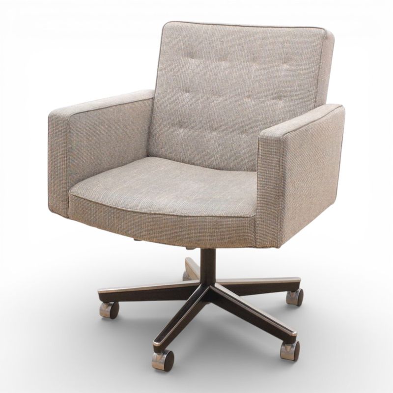 Knoll ノル エグゼクティブチェア ヴィンセント・カフィエロ キャスター ベージュ rKK14070 中古 オフィスチェア 配送サイズ240