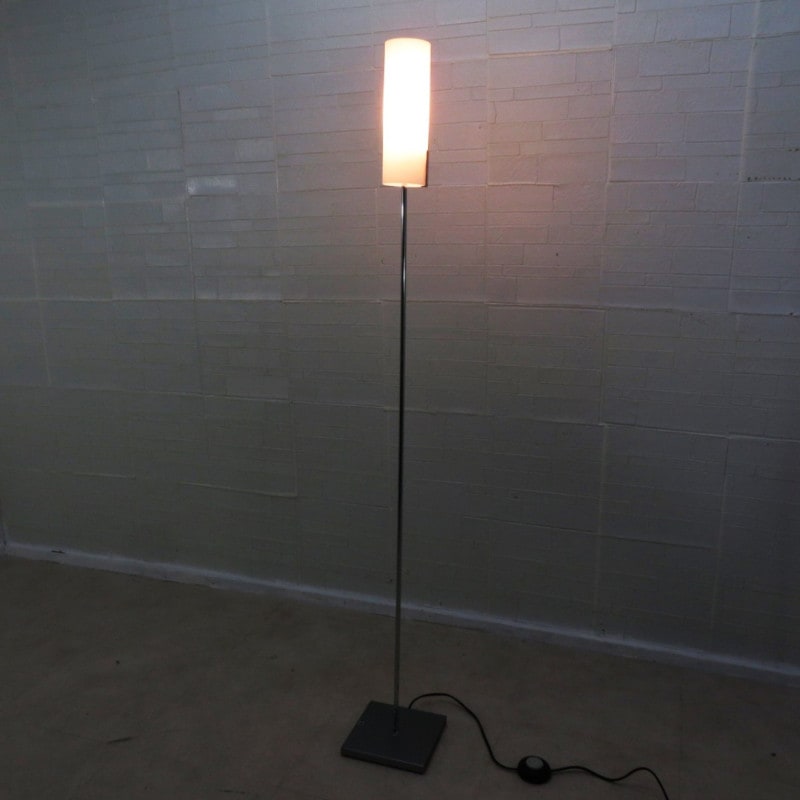 山田照明 スタンドライト ホワイト/シルバー ライト 照明 電灯 明かり 床置き フットスイッチ 白熱 ランプ シンプル スタイリッシュ YH15666 中古オフィス家電 配送サイズ240