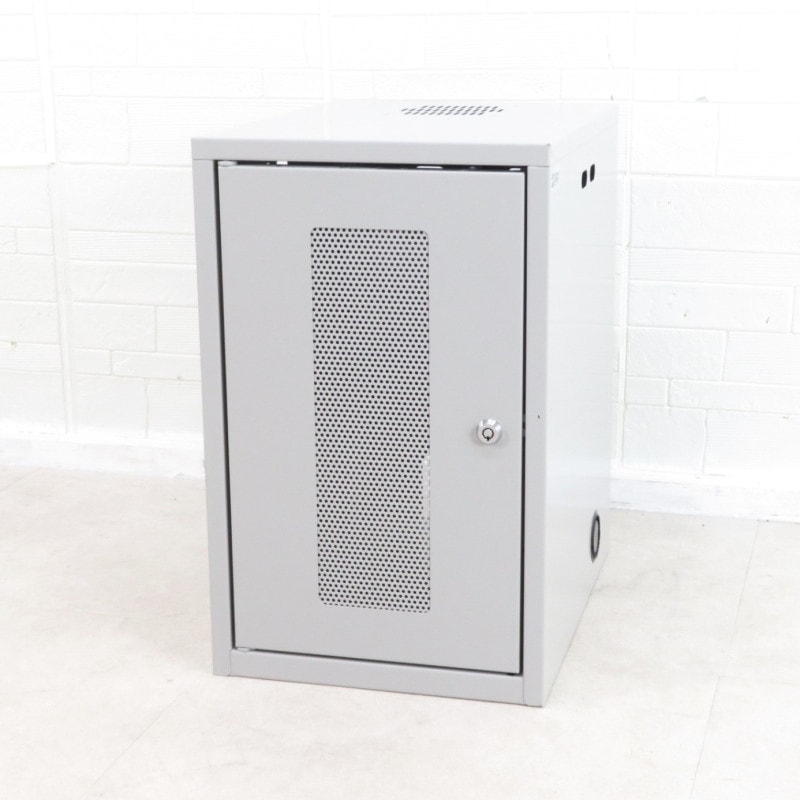 サンワサプライ CP-KBOX サーバーラック シルバー ネットワーク機器収納ボックス アジャスター 配線口 ワーク 整理 鍵有 YH15696 中古オフィス家具 配送サイズ140