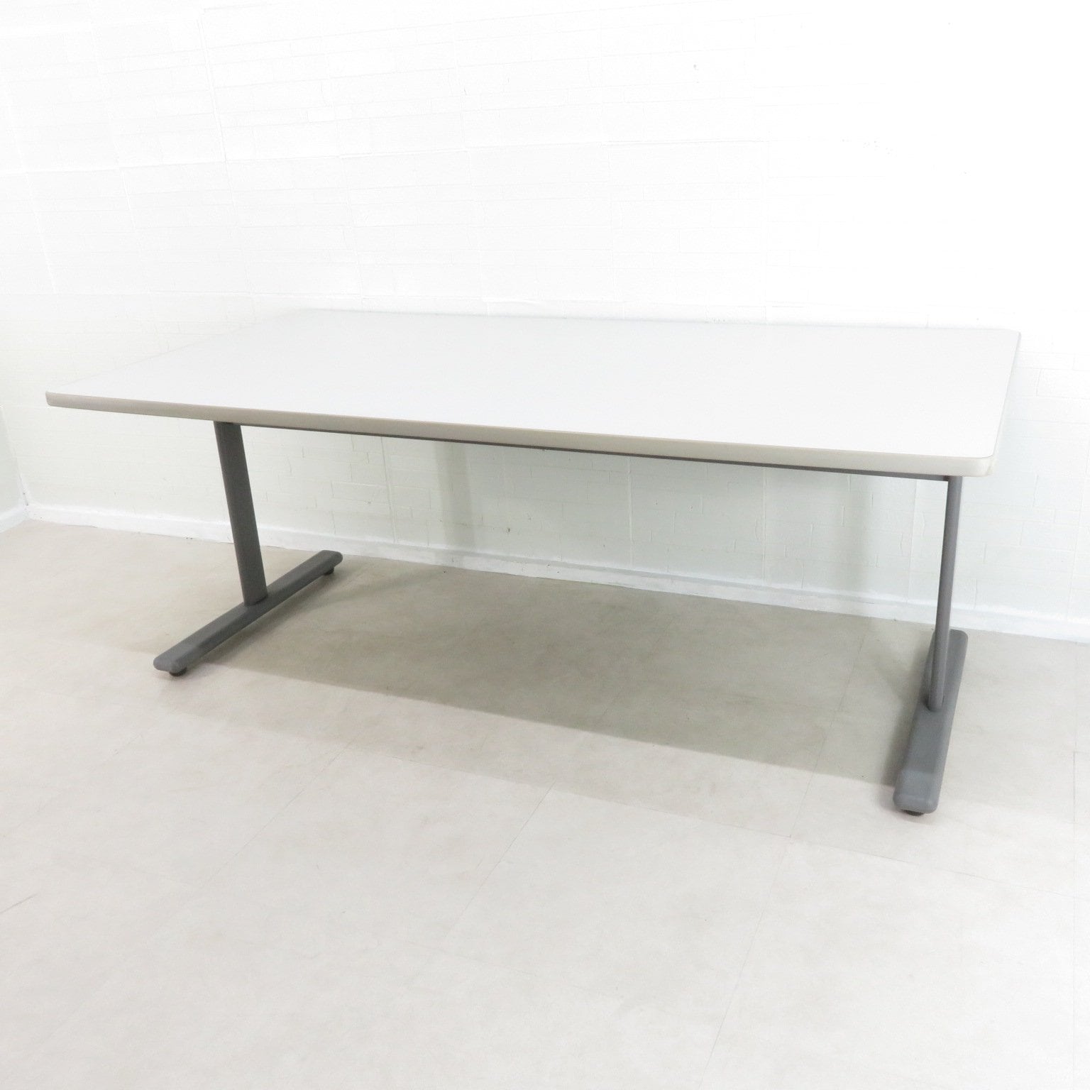展示品　フリッツハンセン　プラーノ　ダイニングテーブル　デスク　机　モダン 展示品フリッツハンセンプラーノダイニングテーブルデスク机モダン