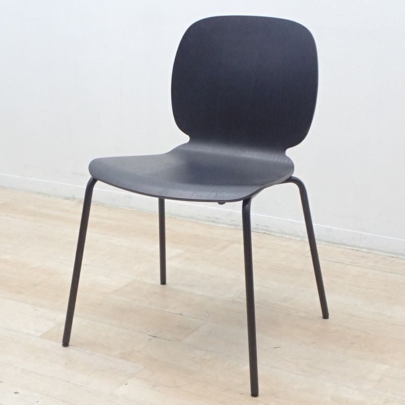 イケア スヴェンベルティル ミーティングチェア ブラック スタッキング 肘無し 木目調 中古 EG15924 配送サイズ200