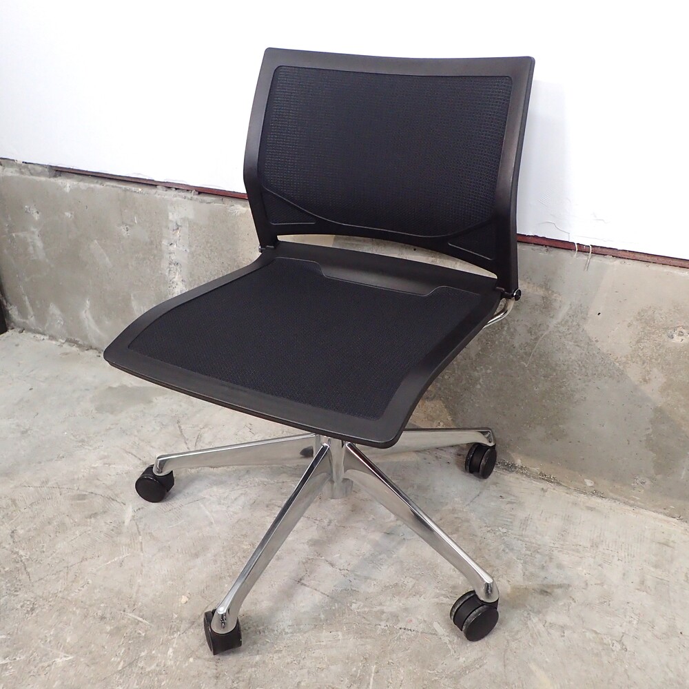 2脚　okamura　オカムラ　ダイニングチェア ミーティングチェア　北欧風 オカムラ(okamura) ミーティングチェア ピルエットチェア