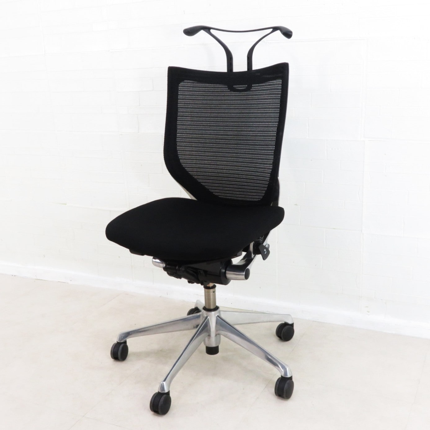 オカムラ　バロン　エクストラハイバック　ブラック　２０１３年製（１０／１６） オカムラ バロン エクストラハイバック ブラック 2013年製（10