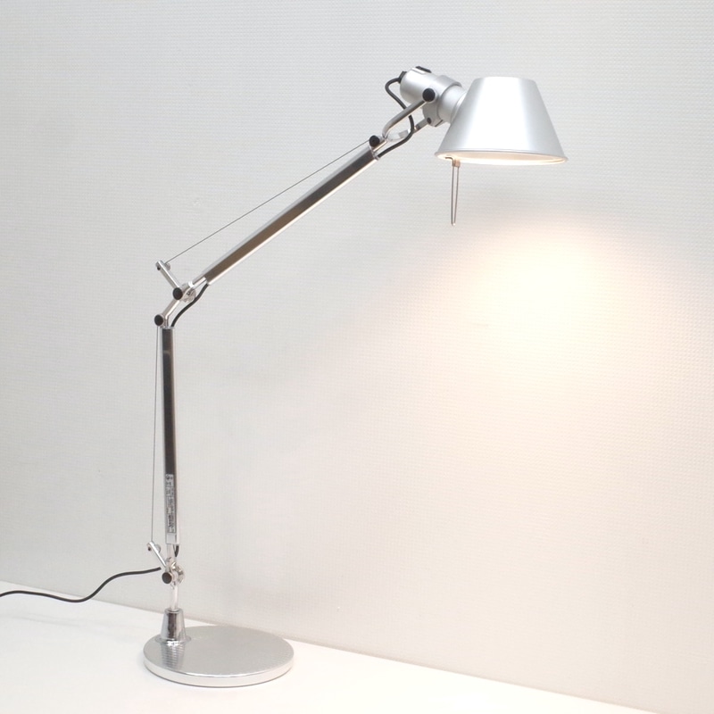 美品 Artemide アルテミデ TOLOMEO トロメオ Midi Table LED ミニ テーブル ミケーレ デ ルッキ デスクライト アルミ モダン KK16674 中古 配送サイズ120 家財おまかせ便