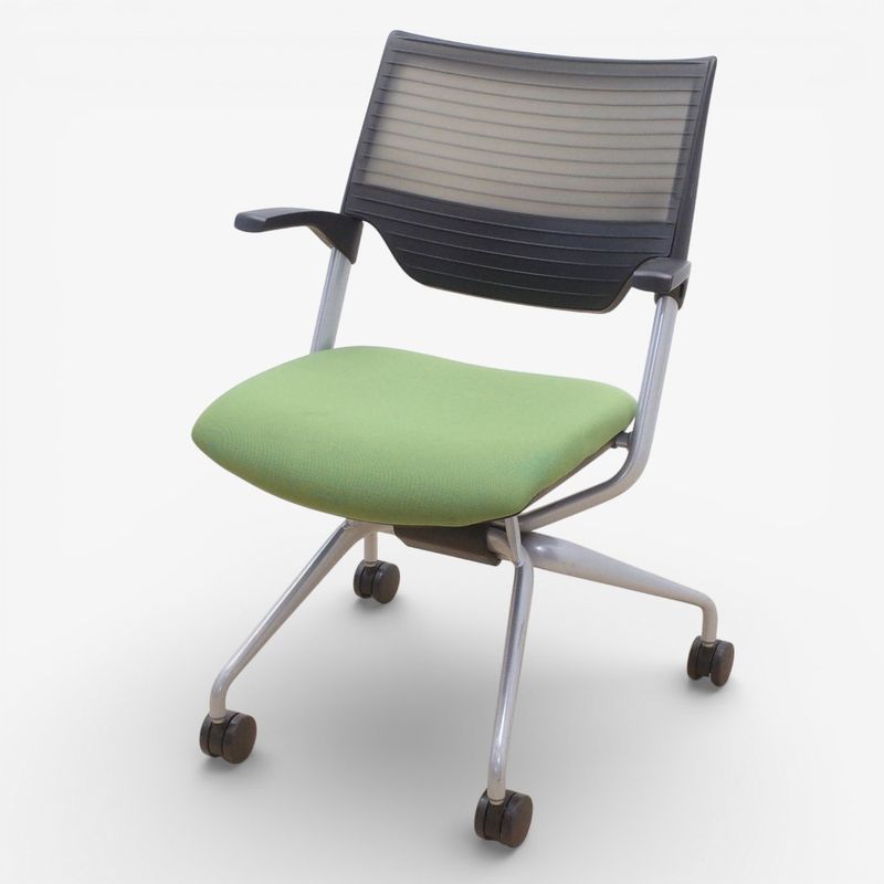【SALE】イトーキ レクシブ KLC-815GP-25Q1 ミーティングチェア グリーン 肘付き 布張り ネスティング 中古 EG16867 配送サイズ220