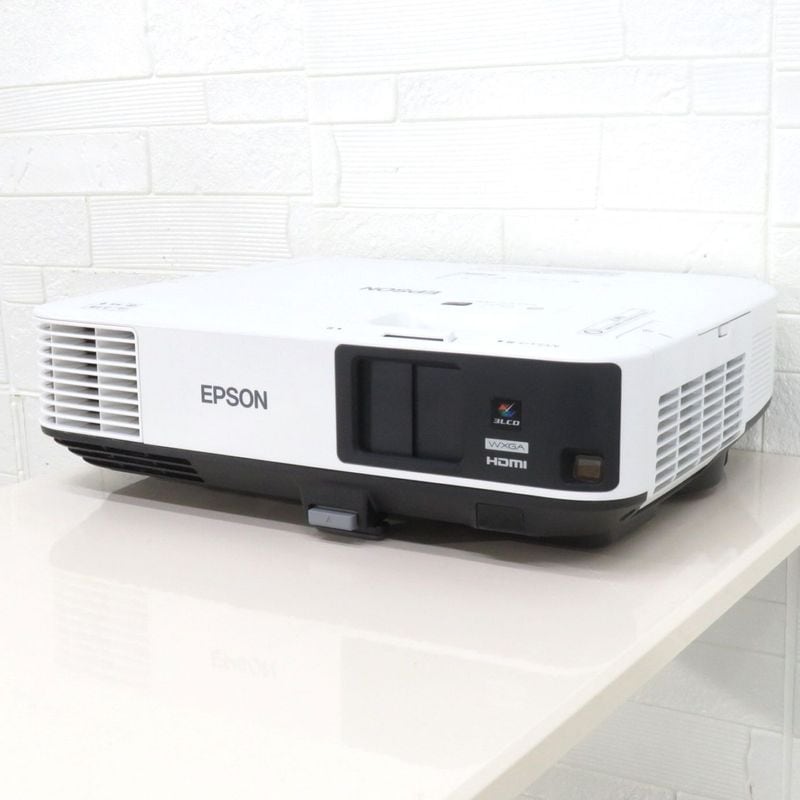 EPSON エプソン ビジネスプロジェクター EB-2155W ホワイト 3LCD 映像 映写機 投影機 会議 ミーティング プレゼン セミナー 講演 OA機器 持ち運び YH17635 中古オフィス家電 配送サイズ120