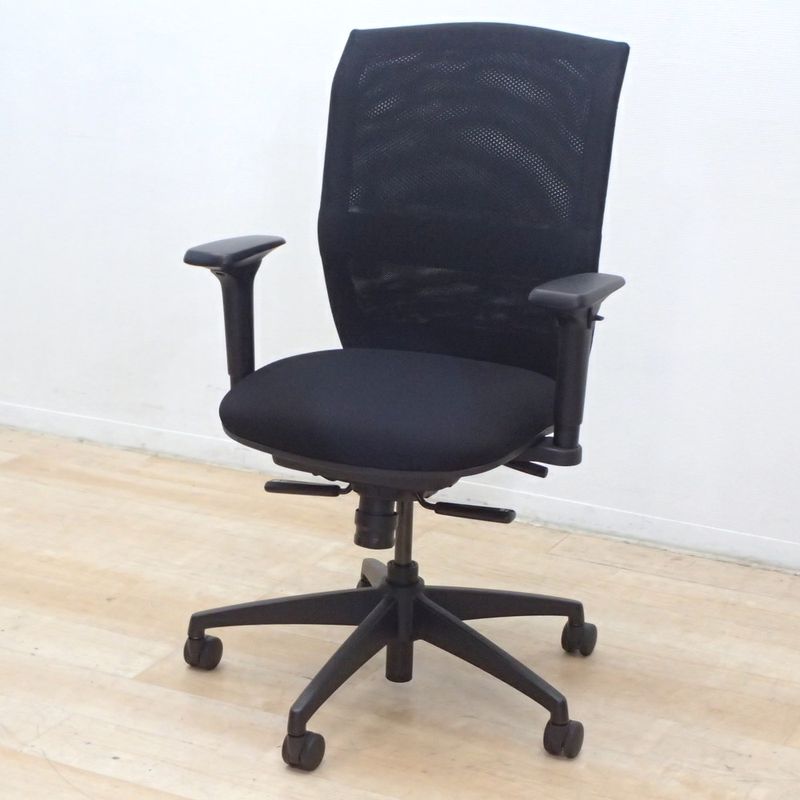 Steelcase スチールケース Apt 肘付オフィスチェア APT-3111 ブラック 事務椅子 アジャストアーム メッシュ KK18467 中古オフィス家具 配送サイズ240