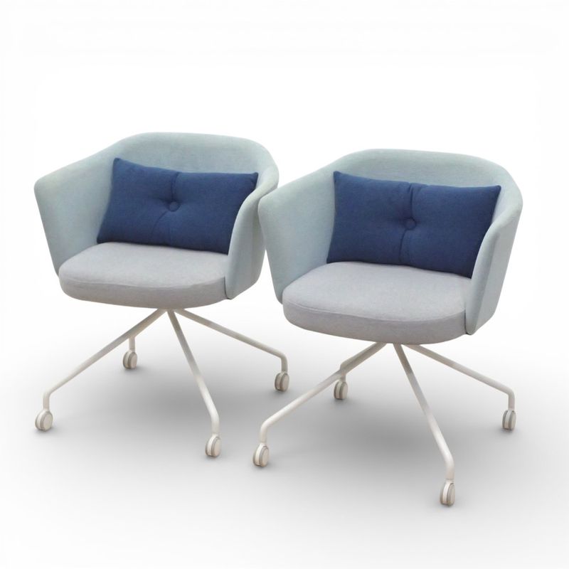 【SALE】2脚セット コクヨ ラウンジチェア コーデ CKS-K3030 ミーティングチェア ライトブルー ローバック キャスター クッション付き KK18497 EG18497 中古 配送サイズ200 セット販売