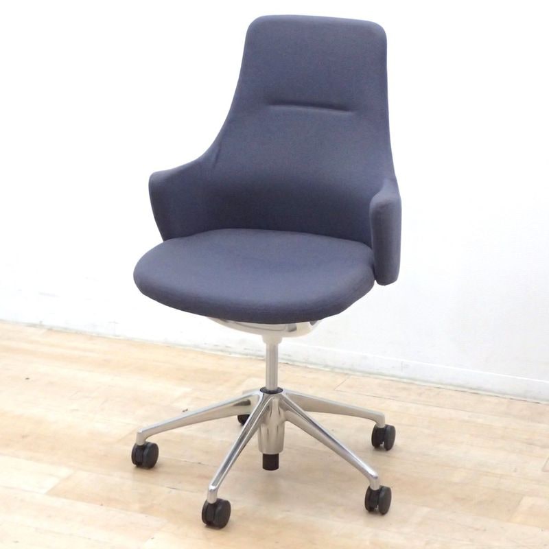 オカムラ okamura ライブス 肘付オフィスチェア CD55BW-FKY4 ダークブルー 布 おしゃれ リビングスタイル 在宅 EG18679 中古オフィス家具 配送サイズ240