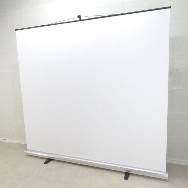 ロールスクリーン シルバー プロジェクター ミーティング 会議 床沖式 自立式 持ち運び 映写 映像 投影 OA什器 スクール 視聴覚室 YH17794 中古オフィス家具 配送サイズ300