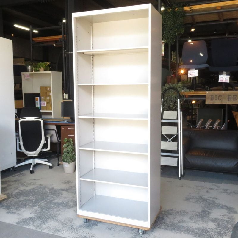 IKEA シャッター付きキャビネット　引き取り可 IKEA シャッター付きキャビネット 引き取り可