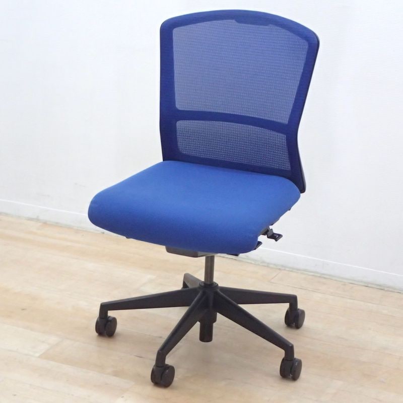 中古 オカムラ ビラージュ オフィスチェア 肘当て付き ネイビー 事務椅子 Amazon | オカムラ(岡村製作所) ビラージュ(Village) VCチェア