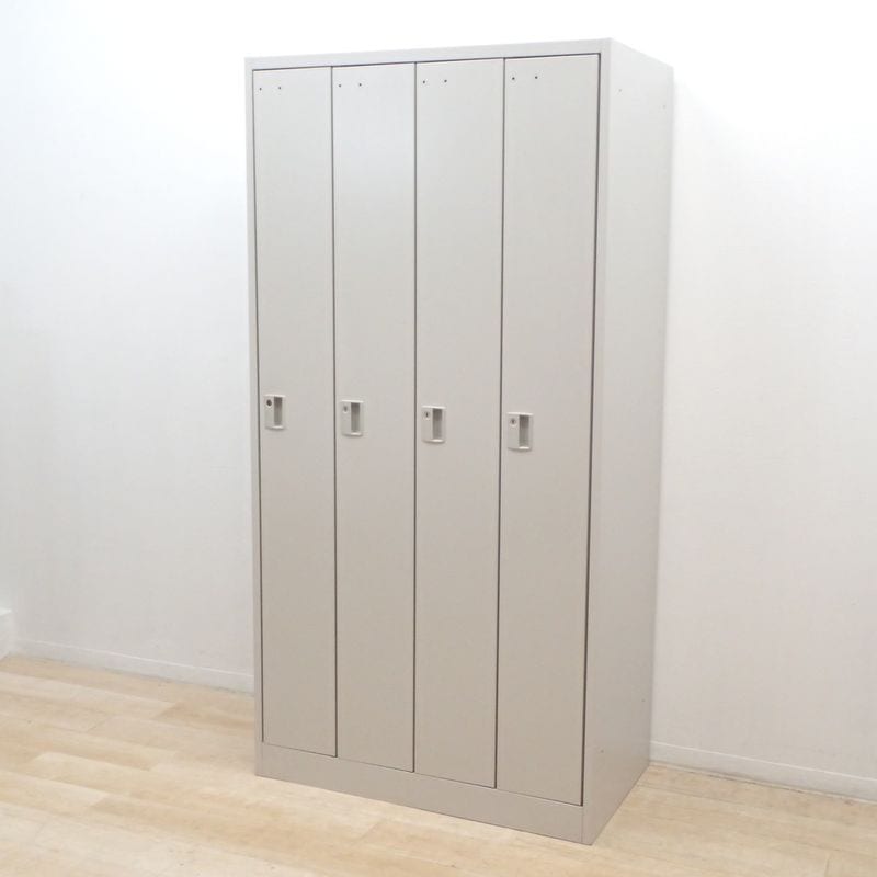訳アリ okamura オカムラ 4人用ロッカー 4574FZ-Z13 ライトスモーク 個人ロッカー 網棚 鏡 ハンガーパイプ 傘立て 更衣室 KK18788-2 中古オフィス家具 配送サイズ350