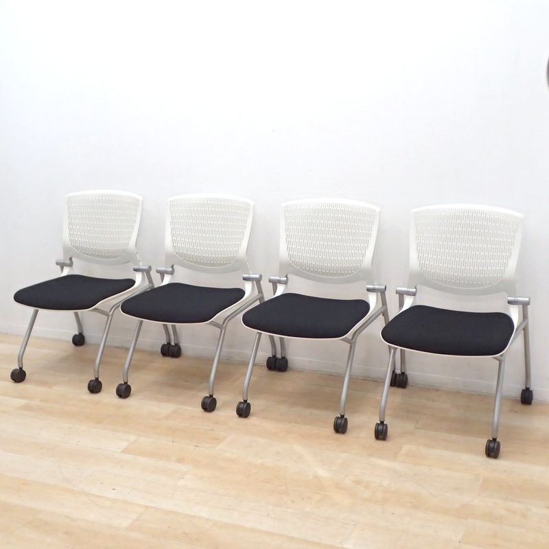 4脚セット オカムラ okamura Grata グラータ ミーティングチェア 8142WR ブラック ネスティングチェア 平行スタッキング キャスター 椅子 軽量 コンパクト KK18861 中古オフィス家具 セット販売