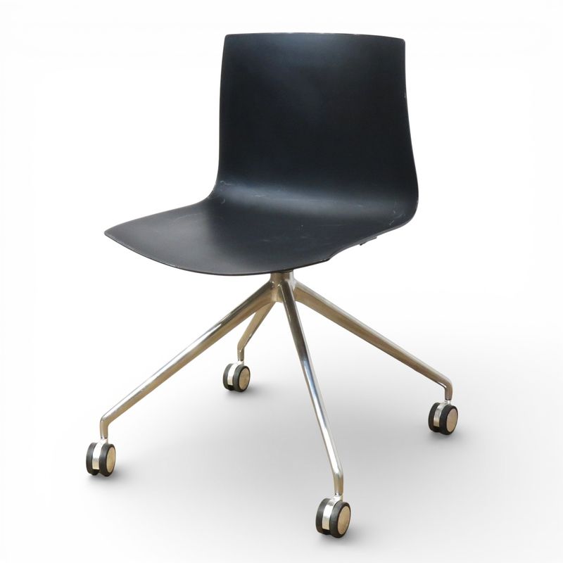 アルペール カティファ46 ミーティングチェア ブラック アームレスチェア デザイナーズ キャスター 中古 AG19030 配送サイズ220