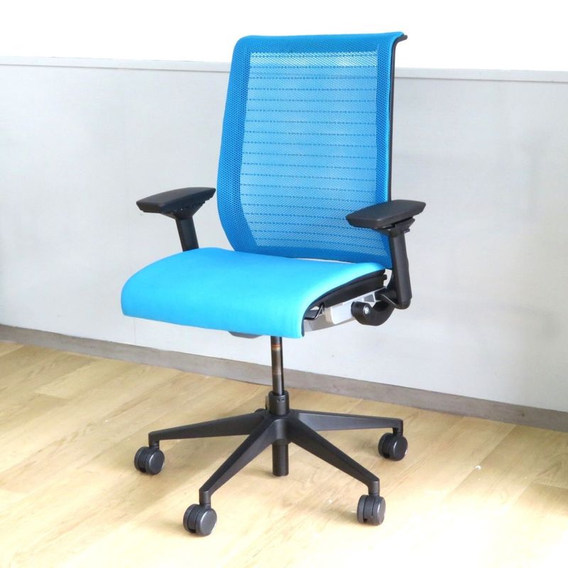 Steelcase スチールケース Think シンク 肘付オフィスチェア ライトブルー  YH19070 中古 配送サイズ240
