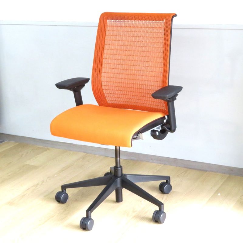 arflex スツール 丸椅子 オレンジ座面 イタリア製 デザイナーズ モダン arflex スツール 丸椅子 オレンジ座面 イタリア製 デザイナーズ モダン