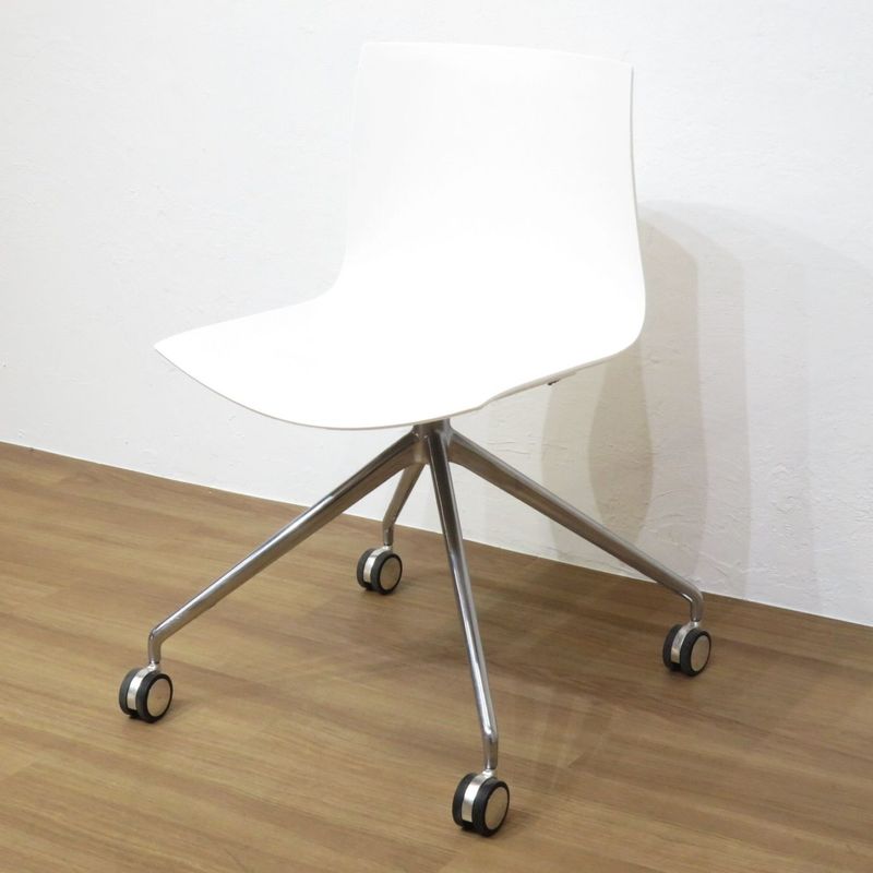 アルペール カティファ46 ミーティングチェア ホワイト アームレスチェア デザイナーズ キャスター 中古 AG19031 配送サイズ200