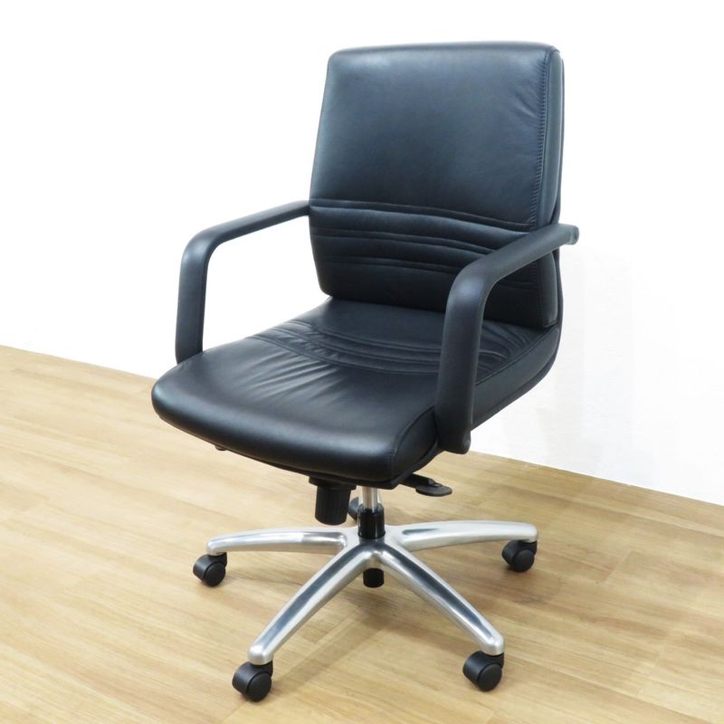 イトーキ C-1 エグゼクティブチェア KWC-115LAN-Z9T1 ブラック ミドルバック 役員チェア 革張り 中古 AG19167 配送サイズ240