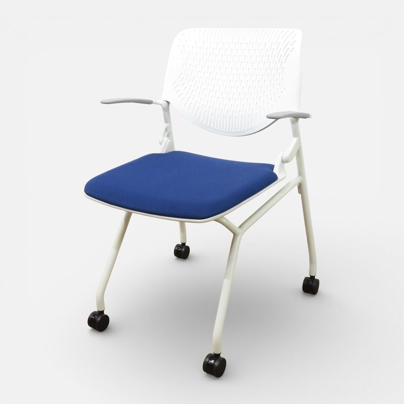 オカムラ ミーティングチェア ルナ 81S1AY   肘付き ブルー キャスター ネスティングチェア 中古 AG19188 配送サイズ220