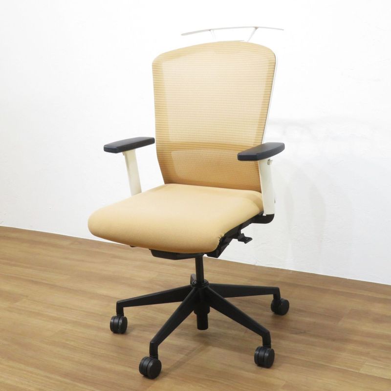 ウチダ エルフィ Elfie 肘付 オフィスチェア ELA2-00B ベージュ リクライニング メッシュ ハイバック ハンガー付き 事務椅子 AG19162 中古 配送サイズ250