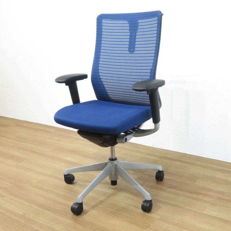 【SALE】オカムラ コーラル CQ86GR FSH3 肘付 オフィスチェア  ネイビー メッシュ 可動肘  中古 AG19164 配送サイズ250