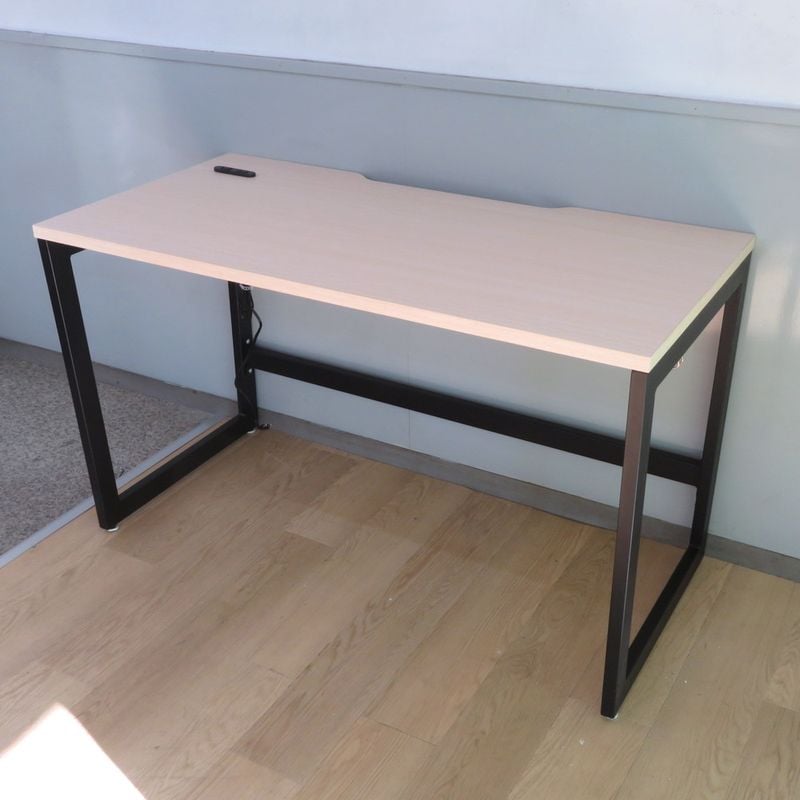 アール・エフ・ヤマカワ 平デスク W1200 D600 ナチュラル/ブラック 事務机 オフィスデスク コンセント付  YH19245 中古 配送サイズ300