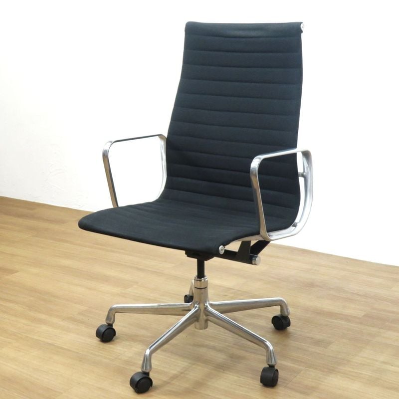 【正規品】ハーマンミラー イームズ アルミナムチェア 肘付 オフィスチェア ブラック  エグゼクティブ　ハイバック ファブリック AG19364 中古 配送サイズ240