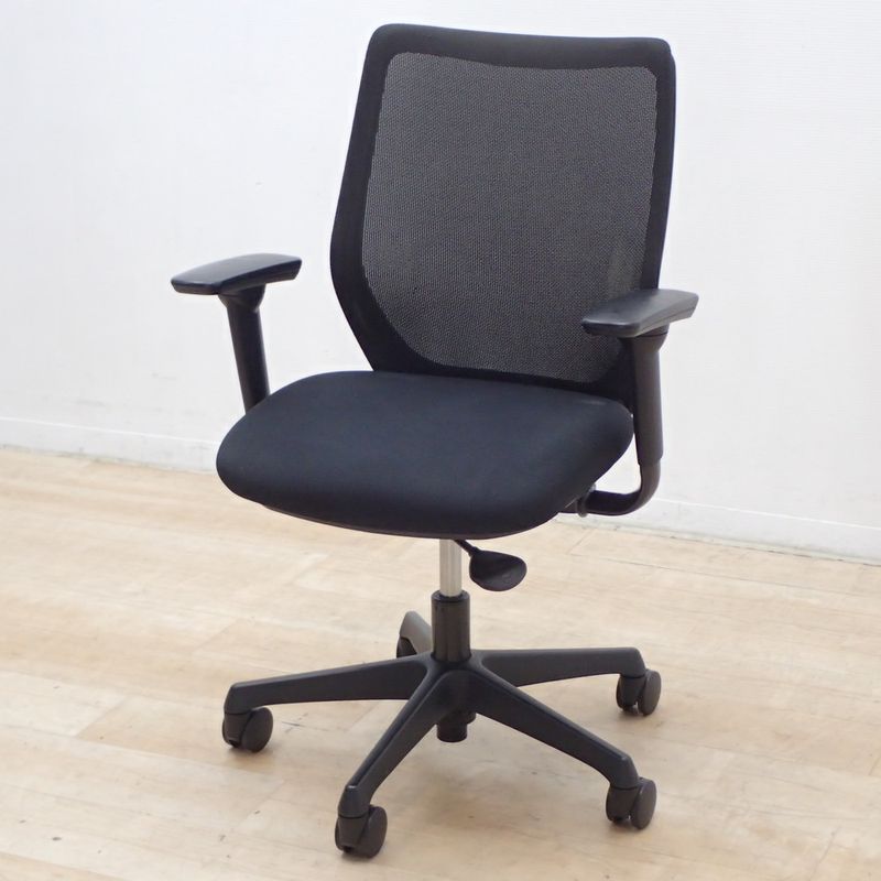 オカムラ CG-M CG91ZR FZK1 オフィスチェア ブラック 肘付き リクライニング メッシュ 中古 KK19331 配送サイズ220