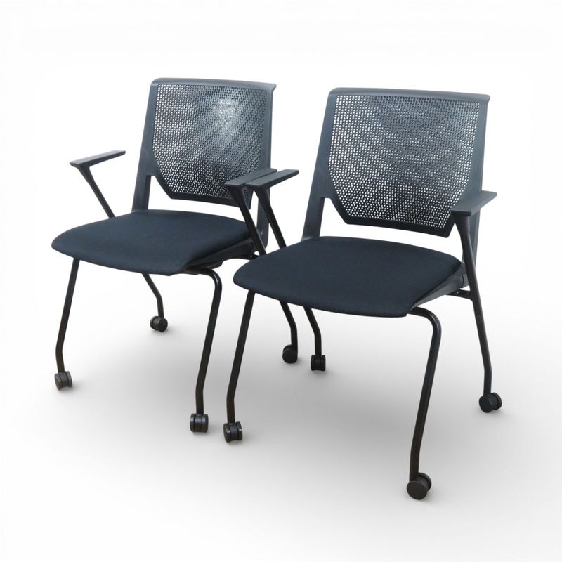 【SALE】【2脚セット】ヘイワース ベリーチェア スタッキングチェア ブラック  肘付き  キャスター ミーティングチェア  中古 AG19368-1  配送サイズ220 セット販売