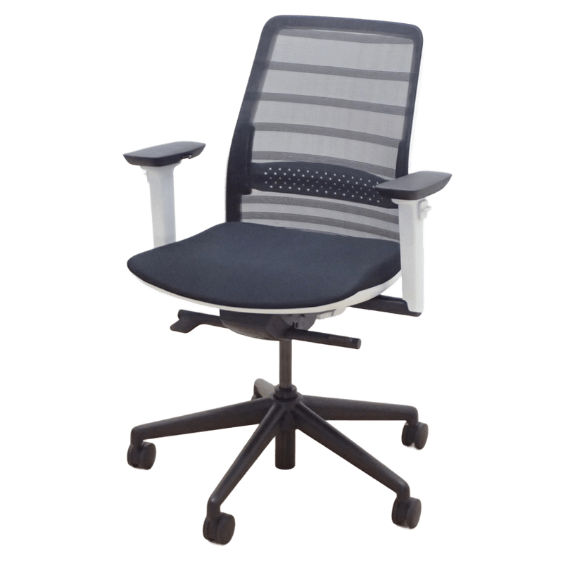 コプラス トニックチェア 肘付オフィスチェア ブラック ホワイトシェル ロッキング ランバーサポート EG19559 中古 配送サイズ240