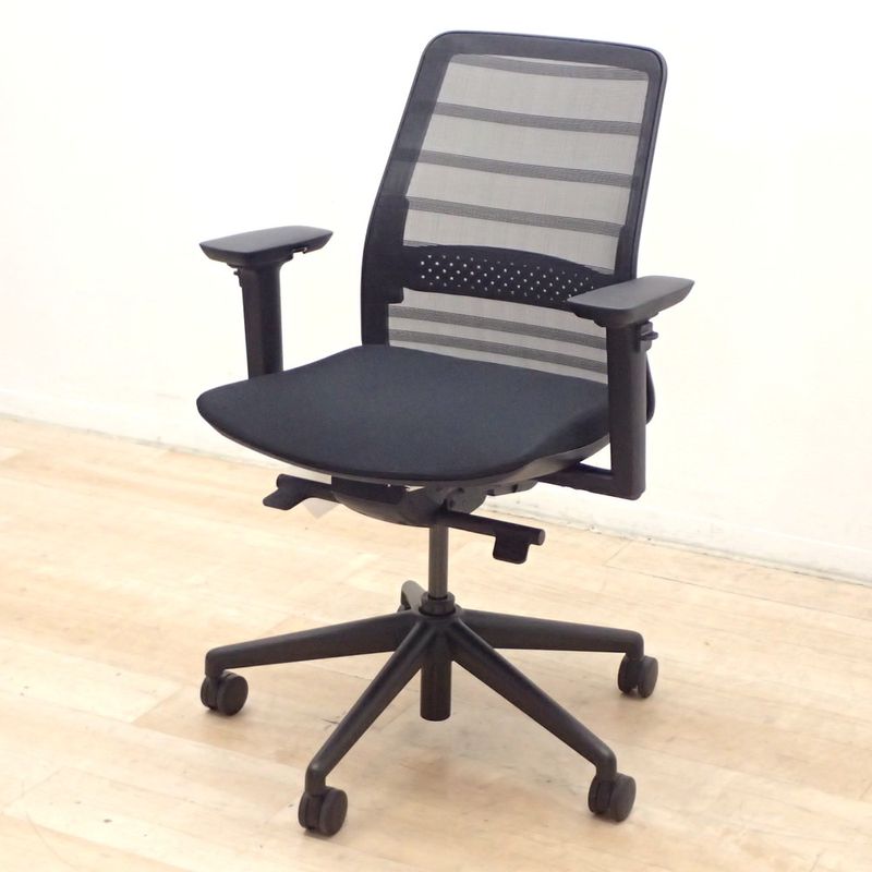 コプラス トニックチェア 肘付オフィスチェア ブラック ホワイトシェル ロッキング ランバーサポート KK19559 中古 配送サイズ240