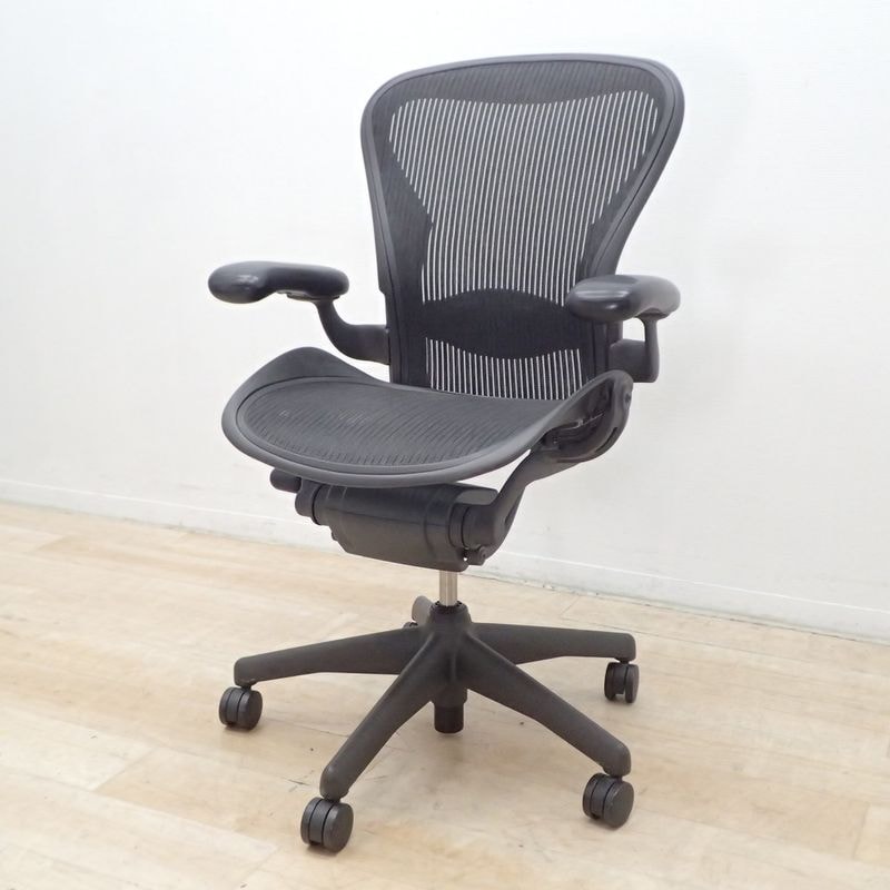 ハーマンミラー アーロンチェア AE111PWB AJG1BBFPBK3D01 オフィスチェア グラファイト 肘付き Bタイプ ランバーサポート ハイバック 中古 EG19025 配送サイズ250 家財おまかせ便