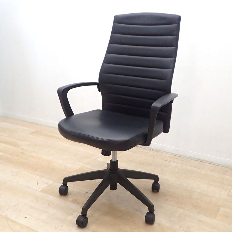オフィスチェア黒　未使用品　肘掛けあり　送料込み 中古オフィスオフィスチェアの販売