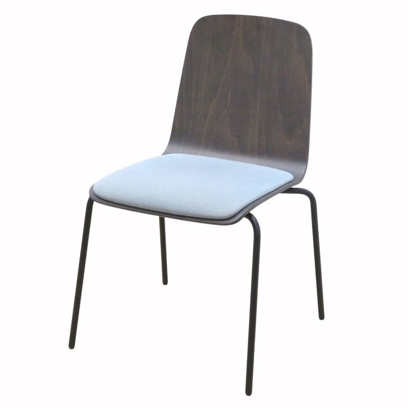 イトーキ スタッキングチェア KLL-120C-TNS5 ライトブルー 肘無し クッション付き 布張り ミーティングチェア 中古 KK19683 配送サイズ220