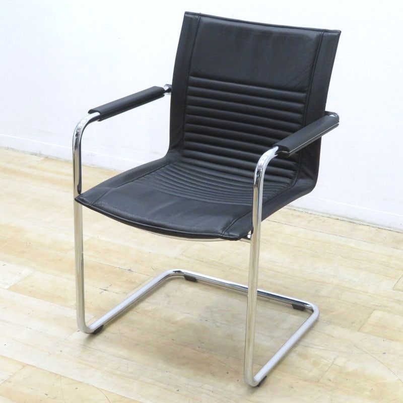 オカムラ ドライプンクト ダイアログ 8391RD P794 ミーティングチェア ブラック レザー張り カンチレバー 肘付き 中古 KK19813 配送サイズ220