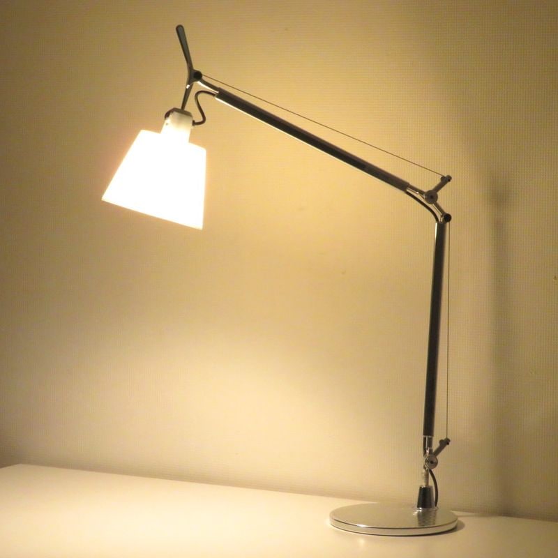 アルテミデ デスクライト トロメオ バスキュランテ 0947013B ホワイト/シルバー 電球タイプ デザイナーズ イタリア ヤマギワ取扱 KK19748 中古 配送サイズ160 家財おまかせ便