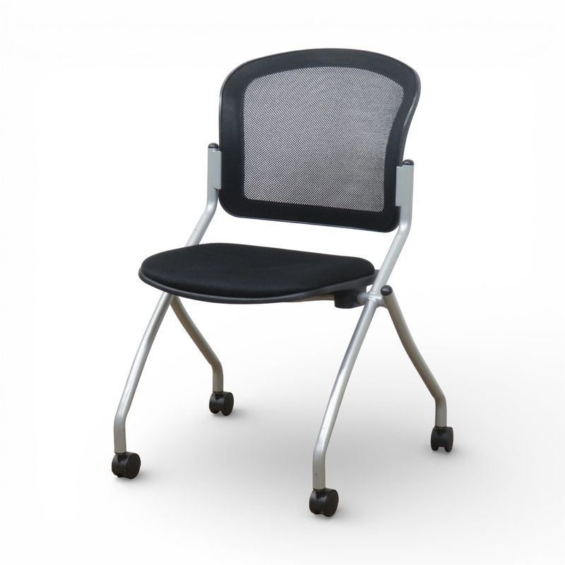 ミーティングチェア ブラック  肘無し ネスティングチェア 平行スタッキング 中古 AG19983 配送サイズ220