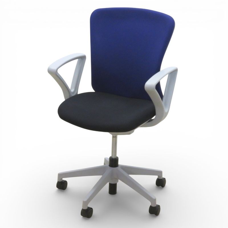 在庫多数 イナバ 肘付きオフィスチェア バルチェ ブラック/ブルー ハイバック 固定肘 セルフアジャストメント 中古 KK20165 配送サイズ220