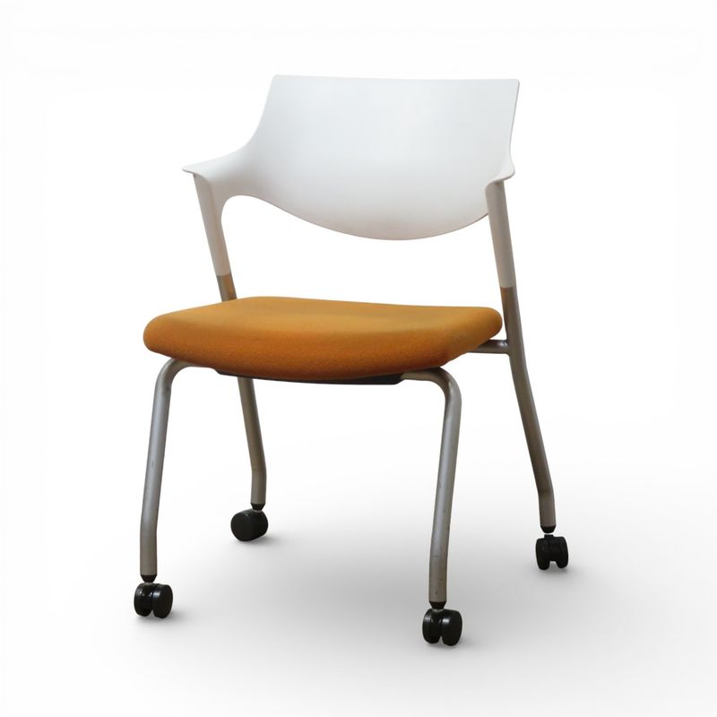 プラス ミーティングチェア M-500シリーズ MB-512S オレンジ スタッキングチェア 会議椅子 セミナー キャスター 中古 AG20353 配送サイズ200