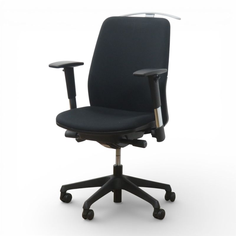 プラス 肘付オフィスチェア カイル KC-HL63SL ブラック 事務椅子 パソコンチェア リクライニング 布張り 中古 AG20433 配送サイズ250