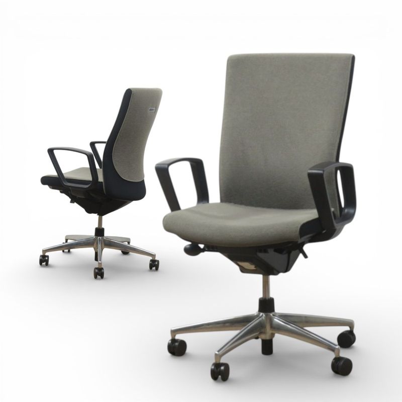 コクヨ オフィスチェア プント ハイバック CRS-G2422F6 ライトグレー 肘付き 事務椅子 リクライニング 布張り 中古 AG20479