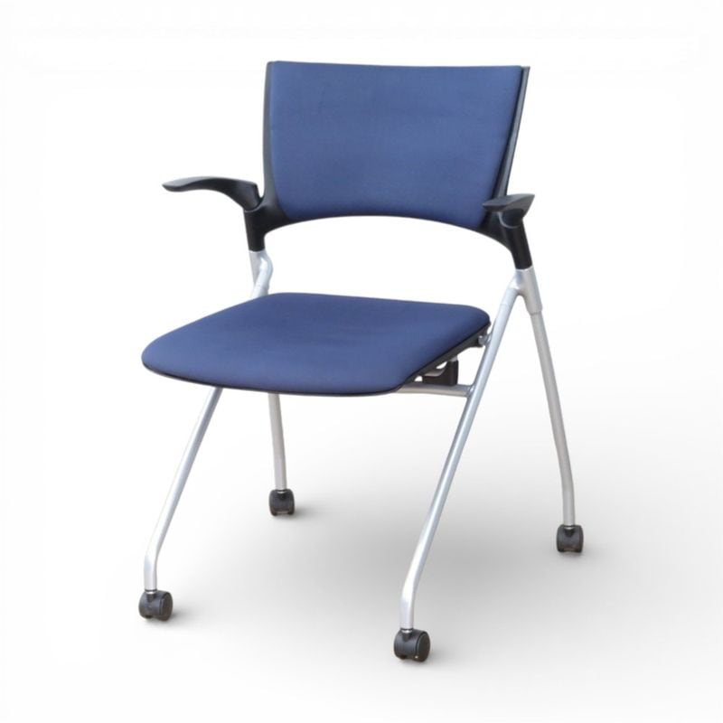 【中古】イトーキ ネスティングチェア マノス KLC-325GB-T1N2 ネイビー ミーティングチェア 肘付き 中古オフィス家具 YH20354
