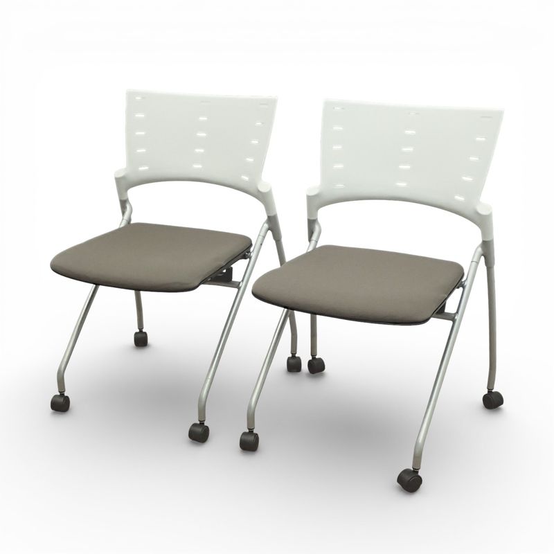 【中古/2脚】イトーキ ミーティングチェア マノス KLC-310GB-WBK2 ホワイト/ブラウン ネスティングチェア 多目的チェア 中古オフィス家具 EG20548