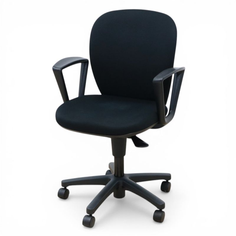 【中古】イトーキ 肘付き オフィスチェア リエット KFS-745GB-T1 T1 ブラック 肘付き 固定肘 布張り ローバック 中古オフィス家具 KK21048