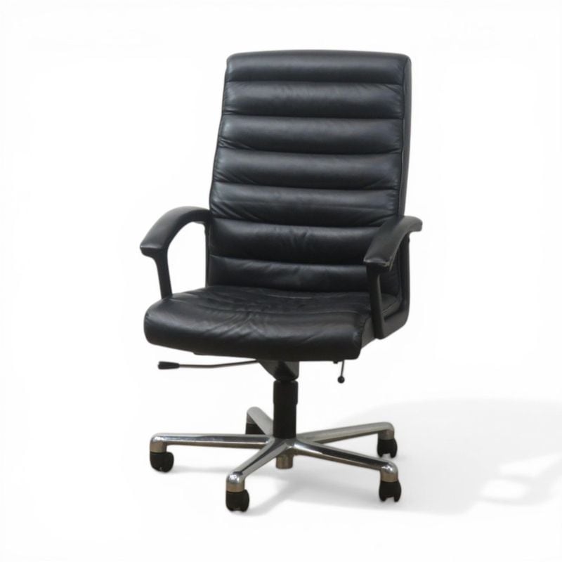 【中古】イトーキ 本革役員用チェア KWF-205LA-T1  ブラック エグゼクティブ ハイバック 肘付き オフィスチェア AG21117 中古オフィス家